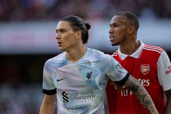 LONDON, ENGLAND - Sunday, October 9, 2022: Liverpool's Darwin Núñez (L) and Arsenal's Gabriel dos Santos Magalhães during the FA Premier League match between Arsenal FC and Liverpool FC at the Emirates Stadium. (Pic by David Rawcliffe/Propaganda)