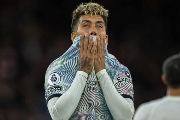 LONDON, ENGLAND - Sunday, October 9, 2022: Liverpool's Roberto Firmino looks dejected after during the FA Premier League match between Arsenal FC and Liverpool FC at the Emirates Stadium. (Pic by David Rawcliffe/Propaganda)