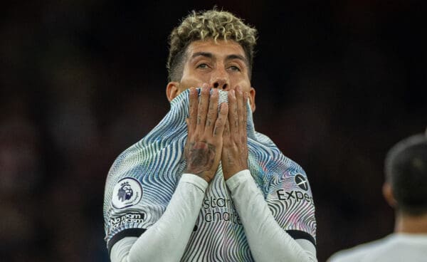 LONDON, ENGLAND - Sunday, October 9, 2022: Liverpool's Roberto Firmino looks dejected after during the FA Premier League match between Arsenal FC and Liverpool FC at the Emirates Stadium. (Pic by David Rawcliffe/Propaganda)