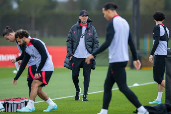 LIVERPOOL, ENGLAND - Tuesday, October 11, 2022: Liverpool's manager Jürgen Klopp (C) during a training session at the AXA Training Centre ahead of the UEFA Champions League Group A matchday 4 game between Glasgow Rangers FC and Liverpool FC. (Pic by Jessica Hornby/Propaganda)