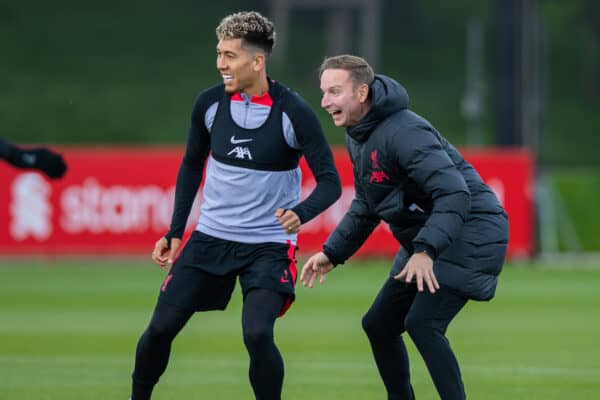 LIVERPOOL, ENGLAND - Tuesday, October 11, 2022: Liverpool's Roberto Firmino (L) and assistant manager Pepijn Lijnders during a training session at the AXA Training Centre ahead of the UEFA Champions League Group A matchday 4 game between Glasgow Rangers FC and Liverpool FC. (Pic by Jessica Hornby/Propaganda)