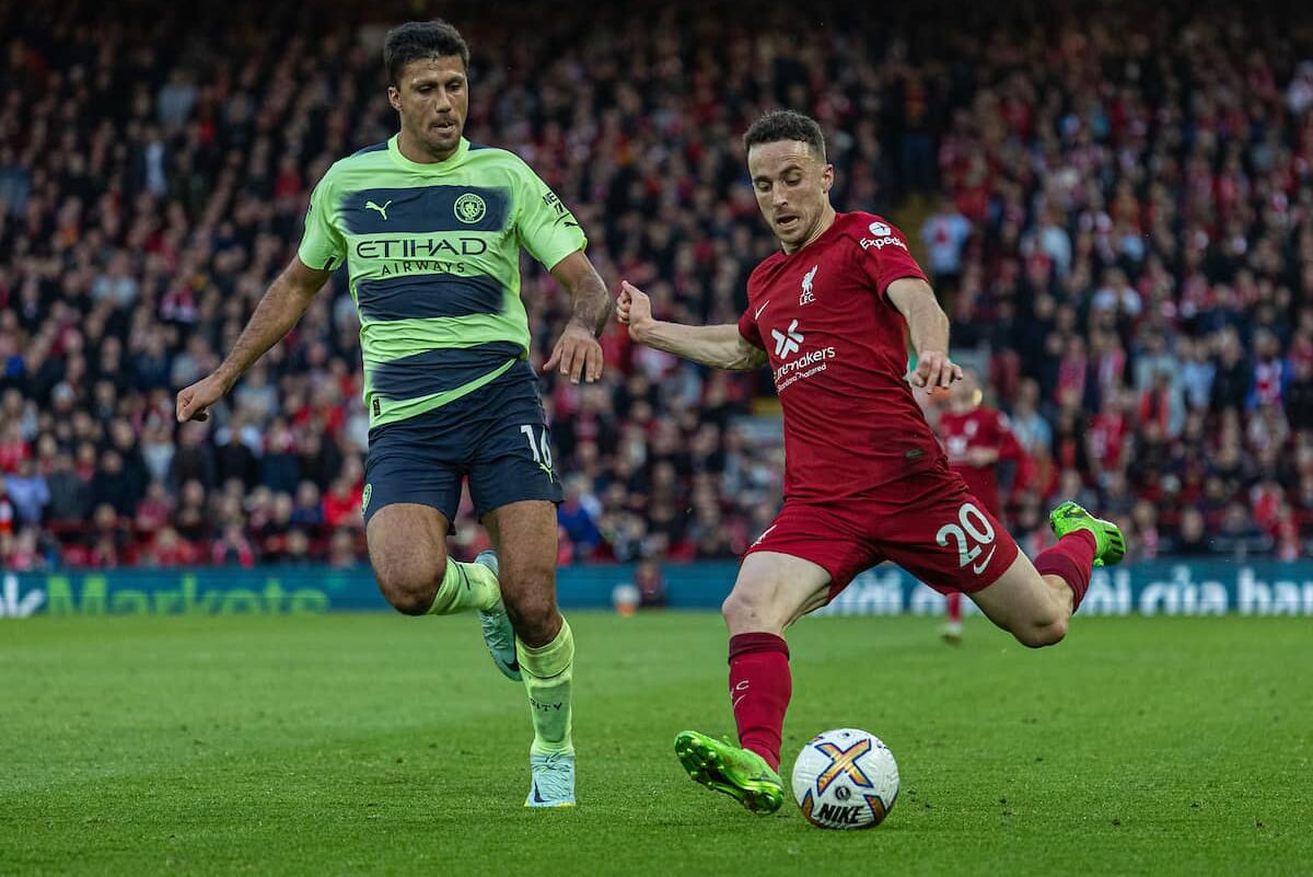 LIVERPOOL, ENGLAND - Sunday, October 16, 2022: Liverpool's Diogo Jota gets away from Manchester City's Rodrigo Hernández Cascante 'Rodri' during the FA Premier League match between Liverpool FC and Manchester City FC at Anfield. (Pic by David Rawcliffe/Propaganda)