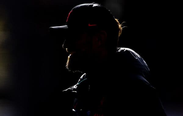 NOTTINGHAM, ENGLAND - Saturday, October 22, 2022: Liverpool's manager Jürgen Klopp during the pre-match warm-up before the FA Premier League match between Nottingham Forest FC and Liverpool FC at the City Ground. (Pic by David Rawcliffe/Propaganda)