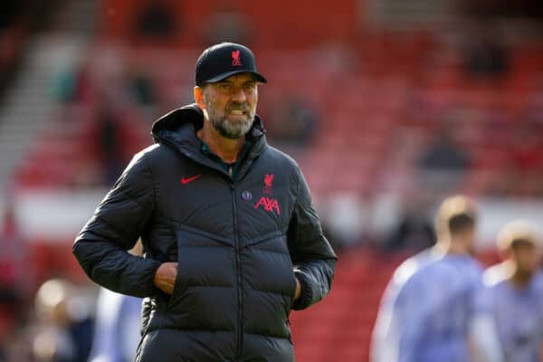 NOTTINGHAM, ENGLAND - Saturday, October 22, 2022: Liverpool's manager Jürgen Klopp during the pre-match warm-up before the FA Premier League match between Nottingham Forest FC and Liverpool FC at the City Ground. (Pic by David Rawcliffe/Propaganda)