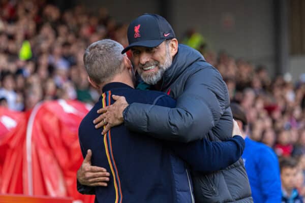 NOTTINGHAM, ENGLAND - Saturday, October 22, 2022: Liverpool's manager Jürgen Klopp (R) and Nottingham Forest's manager Steve Cooper during the FA Premier League match between Nottingham Forest FC and Liverpool FC at the City Ground. (Pic by David Rawcliffe/Propaganda)