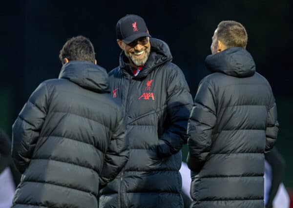 LIVERPOOL, ENGLAND - Monday, October 31, 2022: Liverpool's manager Jürgen Klopp (C) during a training session at the AXA Training Centre ahead of the UEFA Champions League Group A matchday 6 game between Liverpool FC and SSC Napoli. (Pic by David Rawcliffe/Propaganda)