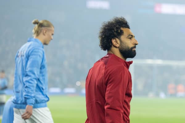 MANCHESTER, ENGLAND - Thursday, December 22, 2022: Liverpool's Mohamed Salah (R) and Manchester City's Erling Haaland (L) before the Football League Cup 4th Round match between Manchester City FC and Liverpool FC at the City of Manchester Stadium. (Pic by David Rawcliffe/Propaganda)