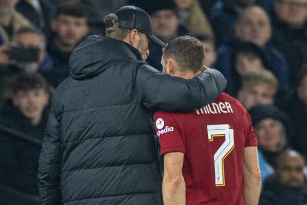 MANCHESTER, ENGLAND - Thursday, December 22, 2022: Liverpool's manager Jürgen Klopp puts an arm around James Milner as he goes off with an injury during the Football League Cup 4th Round match between Manchester City FC and Liverpool FC at the City of Manchester Stadium. (Pic by David Rawcliffe/Propaganda)