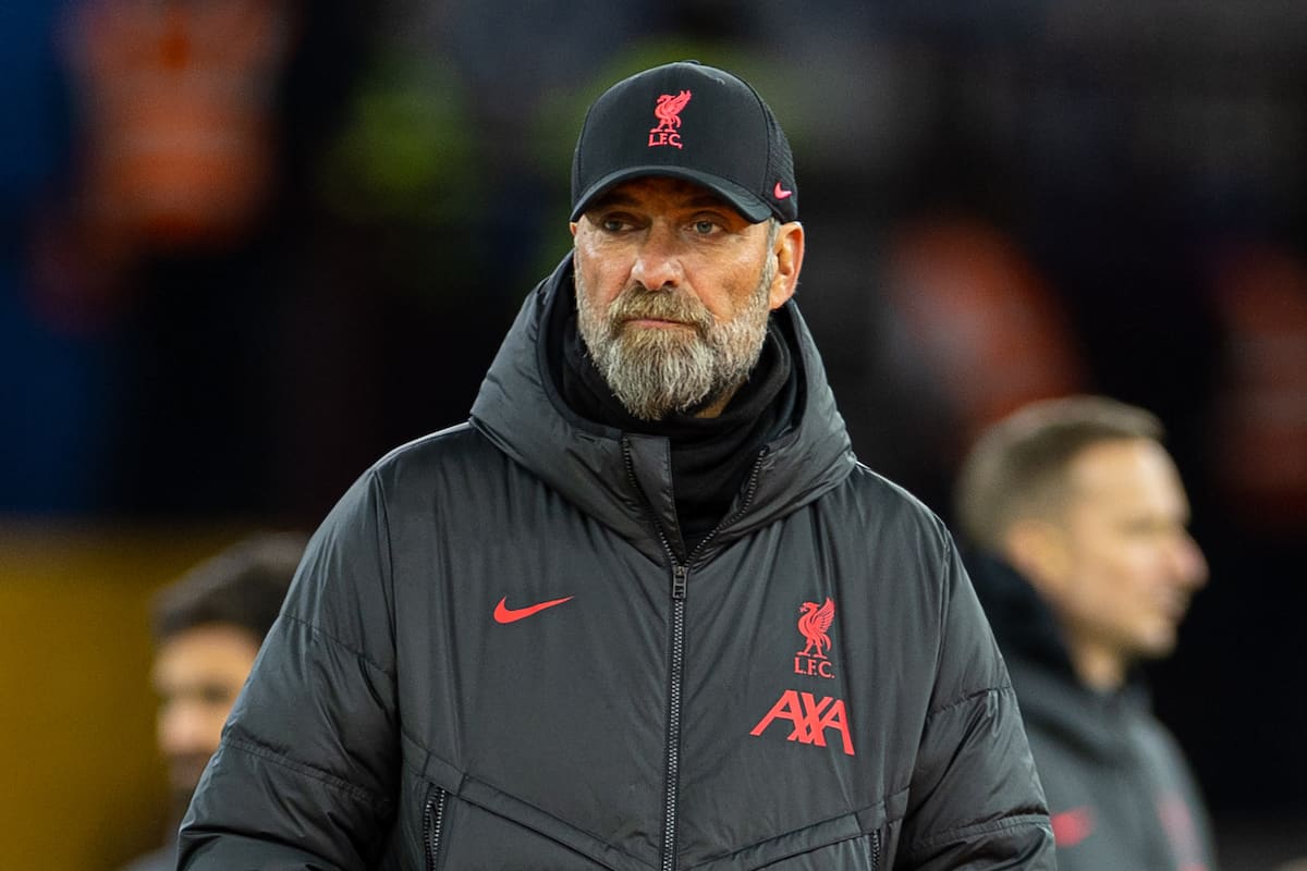 BIRMINGHAM, ENGLAND - Monday, December 26, 2022: Liverpool's manager Jürgen Klopp during the pre-match warm-up before the FA Premier League match between Aston Villa FC and Liverpool FC at Villa Park. (Pic by David Rawcliffe/Propaganda)