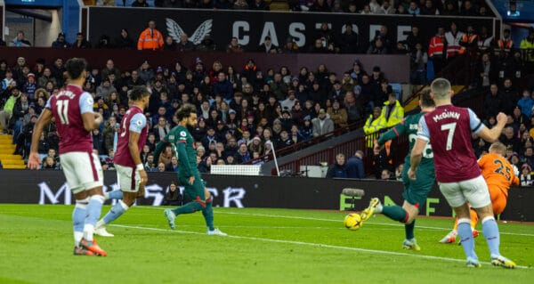 BIRMINGHAM, ENGLAND - Monday, December 26, 2022: Liverpool's Mohamed Salah scores the opening goal during the FA Premier League match between Aston Villa FC and Liverpool FC at Villa Park. (Pic by David Rawcliffe/Propaganda)