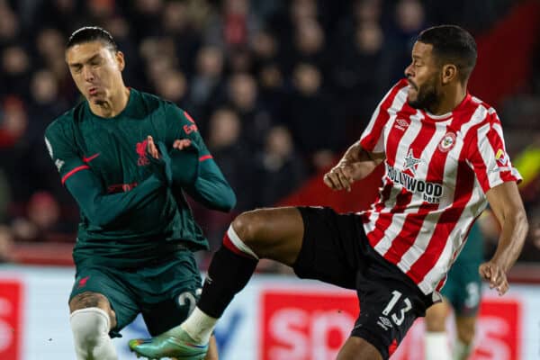 LONDON, ENGLAND - Monday, January 2, 2023: Liverpool's Darwin Núñez (L) is fouled by Brentford's Mathias Jørgensen during the FA Premier League match between Brentford FC and Liverpool FC at the Brentford Community Stadium. (Pic by David Rawcliffe/Propaganda)