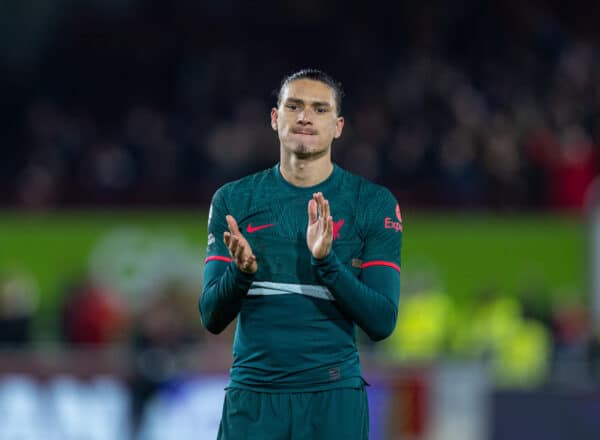 LONDON, ENGLAND - Monday, January 2, 2023: Liverpool's Darwin Núñez looks dejected after the FA Premier League match between Brentford FC and Liverpool FC at the Brentford Community Stadium. Brentford won 3-1. (Pic by David Rawcliffe/Propaganda)