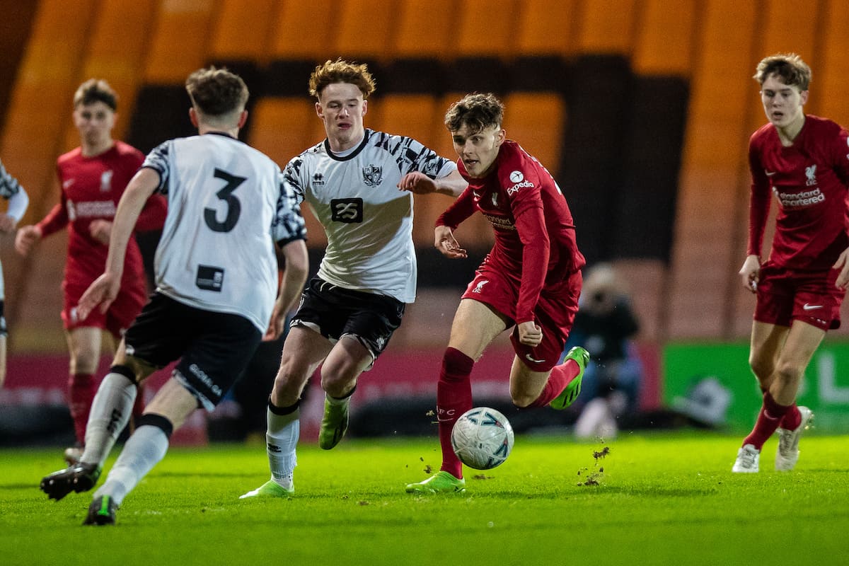 STOKE-ON-TRENT, ENGLAND - Wednesday, January 11, 2023: Liverpool's Bobby Clark (R) drives forward with the ball during the FA Youth Cup 4th Round match between Port Vales FC Under-18's and Liverpool FC Under-18's at Vale Park. (Pic by Jessica Hornby/Propaganda)