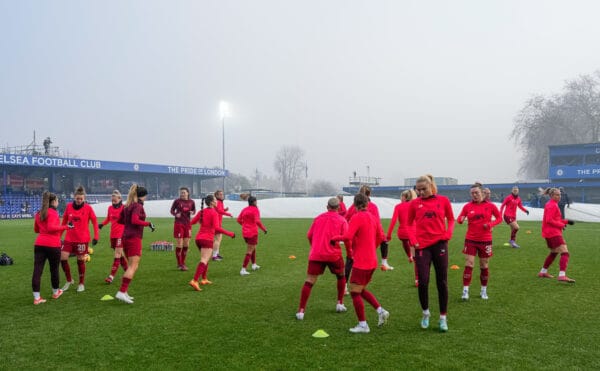 LONDON, ENGLAND - Sunday, January 22, 2023: Liverpool players during the pre-match warm-up before the FA Women’s Super League match between Chelsea FC Women and Liverpool FC Women at Kingsmeadow. (Pic by Dave Shopland/Propaganda)