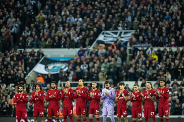 NEWCASTLE-UPON-TYNE, ENGLAND - Saturday, February 18, 2023: Liverpool players stand for a moments' applause to remember Christian Atsu, who died in the Siria and Turkey earthquake, during the FA Premier League match between Newcastle United FC and Liverpool FC at St. James' Park. (Pic by David Rawcliffe/Propaganda)