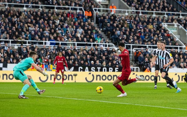 NEWCASTLE-UPON-TYNE, ENGLAND - Saturday, February 18, 2023: Liverpool's Cody Gakpo scores the second goal during the FA Premier League match between Newcastle United FC and Liverpool FC at St. James' Park. (Pic by David Rawcliffe/Propaganda)