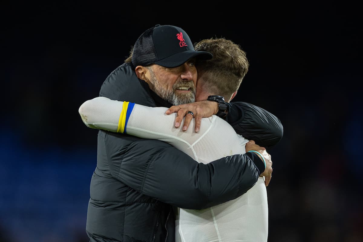 LONDON, ENGLAND - Saturday, February 25, 2023: Liverpool's manager Jürgen Klopp (L) embraces captain Jordan Henderson after the FA Premier League match between Crystal Palace FC and Liverpool FC at Selhurst Park. (Pic by David Rawcliffe/Propaganda)