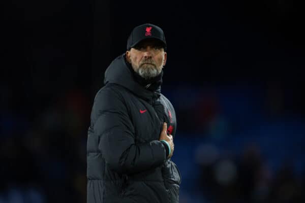 LONDRES, INGLATERRA - Sábado, 25 de febrero de 2023: El gerente de Liverpool, Jurgen Klopp, aplaude a los seguidores después del partido de la FA Premier League entre Crystal Palace FC y Liverpool FC en Selhurst Park.  (Imagen de David Rawcliffe/Publicidad)