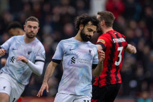 BOURNEMOUTH, INGLATERRA - Sábado, 11 de marzo de 2023: Mohamed Salah de Liverpool se ve abatido después de fallar un penal durante el partido de la FA Premier League entre AFC Bournemouth y Liverpool FC en el Vitality Stadium.  (Foto de David Rawcliffe/Propaganda)