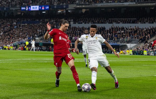 MADRID, SPAIN - Wednesday, March 15, 2023: Liverpool's Darwin Núñez (L) is challenged by' Real Madrid's Éder Militão during the UEFA Champions League Round of 16 2nd Leg game between Real Madrid CF and Liverpool FC at the Estadio Santiago Bernabéu. (Pic by David Rawcliffe/Propaganda)