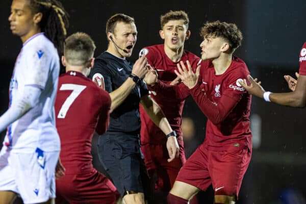 LIVERPOOL, ENGLAND - Friday, March 31, 2023: Liverpool's Bobby Clark (C) complains to the referee after a penalty appeal during the Premier League International Cup Quarter-Final match between Liverpool FC Under-21's and Crystal Palace FC Under-21's at the Liverpool Academy. (Pic by David Rawcliffe/Propaganda)