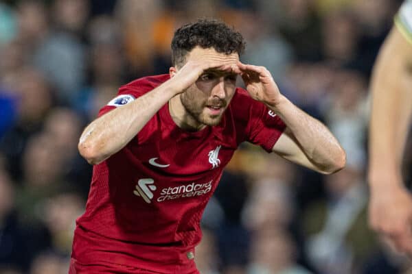 LEEDS, INGLATERRA - Lunes, 17 de abril de 2023: Diogo Jota del Liverpool celebra después de marcar el tercer gol durante el partido de la FA Premier League entre el Leeds United FC y el Liverpool FC en Elland Road.  (Foto de David Rawcliffe/Propaganda)