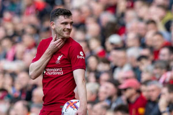 LIVERPOOL, INGLATERRA - Sábado, 22 de abril de 2023: Andy Robertson de Liverpool prepara un saque de banda durante el partido de la FA Premier League entre Liverpool FC y Nottingham Forest FC en Anfield.  (Foto de David Rawcliffe/Propaganda)