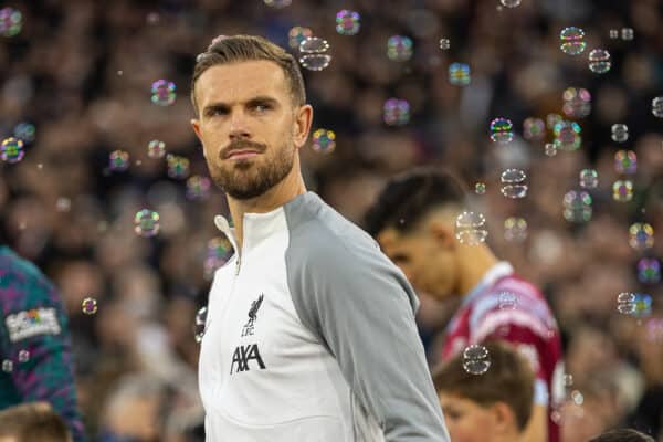 LONDON, ENGLAND - Wednesday, April 26, 2023: Liverpool's captain Jordan Henderson walks out through a shower of bubbles before the FA Premier League match between West Ham United FC and Liverpool FC at the London Stadium. (Pic by David Rawcliffe/Propaganda)