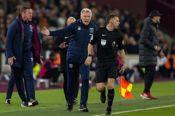 LONDON, ENGLAND - Wednesday, April 26, 2023: West Ham United's manager David Moyes reacts during the FA Premier League match between West Ham United FC and Liverpool FC at the London Stadium. (Pic by David Rawcliffe/Propaganda)