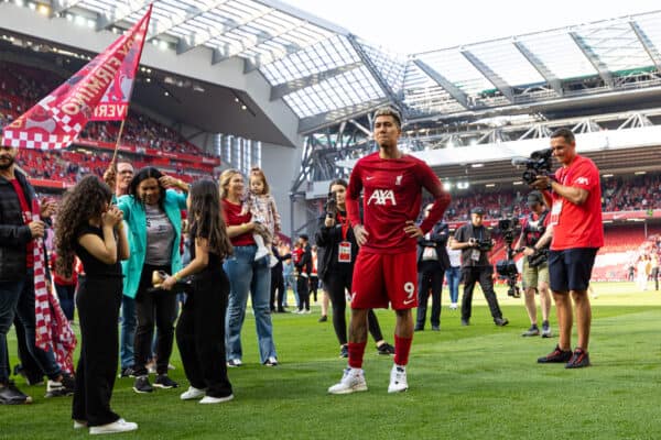 LIVERPOOL, ENGLAND - Saturday, May 20, 2023: Liverpool's Roberto Firmino says an emotional goodbye to the supporters after the FA Premier League match between Liverpool FC and Aston Villa FC at Anfield. (Pic by David Rawcliffe/Propaganda)