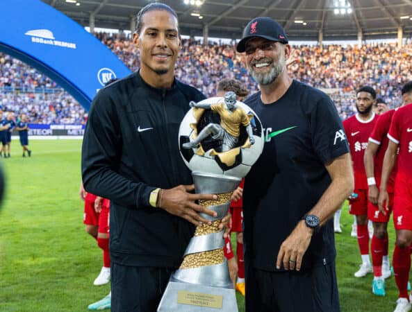 KARLSRUHER, GERMANY - Wednesday, July 19, 2023: Liverpool's captain Virgil van Dijk (L) and manager Jürgen Klopp with a trophy after a pre-season friendly match between Karlsruher SC and Liverpool FC at the Wildparkstadion. Liverpool won 4-2. (Pic by David Rawcliffe/Propaganda)