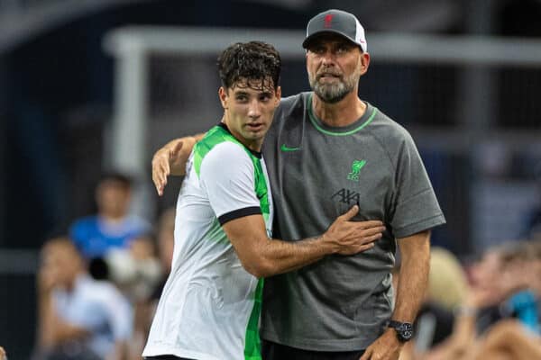 SINGAPORE - Sunday, July 30, 2023: Liverpool's Dominik Szoboszlai is substituted by manager Jürgen Klopp during a pre-season friendly match between Liverpool FC and Leicester City FC at the Singapore National Stadium. (Pic by David Rawcliffe/Propaganda)