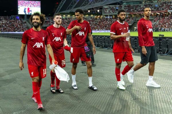 SINGAPORE - Wednesday, August 2, 2023: Liverpool's Mohamed Salah waves to supporters after a pre-season friendly match between Liverpool FC and FC Bayern Munich FC at the Singapore National Stadium. Bayern won 4-3. (Pic by David Rawcliffe/Propaganda)