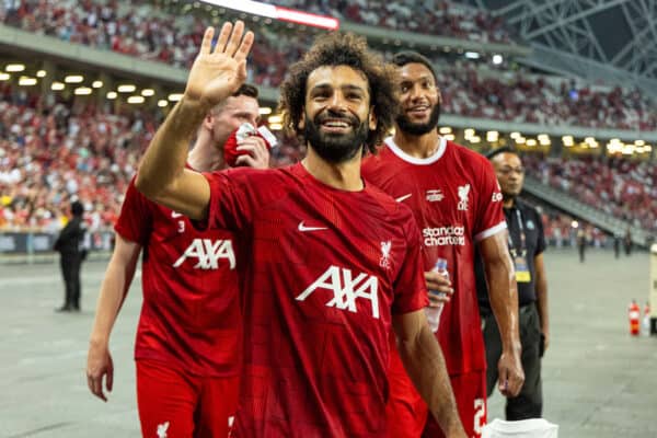 SINGAPORE - Wednesday, August 2, 2023: Liverpool's Mohamed Salah waves to supporters after a pre-season friendly match between Liverpool FC and FC Bayern Munich FC at the Singapore National Stadium. Bayern won 4-3. (Pic by David Rawcliffe/Propaganda)