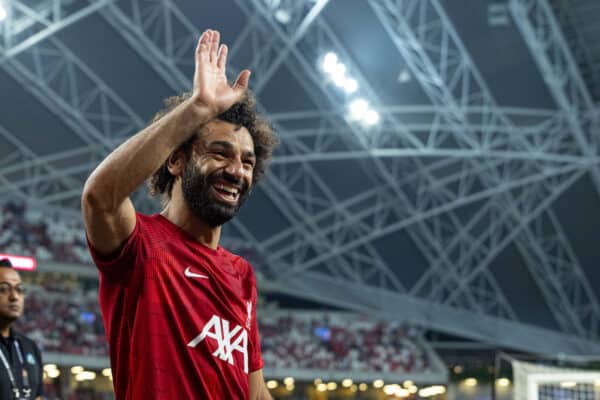 SINGAPORE - Wednesday, August 2, 2023: Liverpool's Mohamed Salah waves to supporters after a pre-season friendly match between Liverpool FC and FC Bayern Munich FC at the Singapore National Stadium. Bayern won 4-3. (Pic by David Rawcliffe/Propaganda)