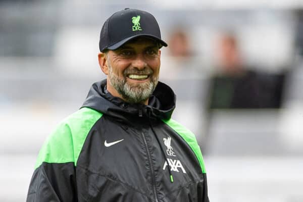 NEWCASTLE-UPON-TYNE, ENGLAND - Sunday, August 27, 2023: Liverpool's manager Jürgen Klopp (R) and elite development coach Vitor Matos during the pre-match warm-up before the FA Premier League match between Newcastle United FC and Liverpool FC at St James' Park. (Pic by David Rawcliffe/Propaganda)