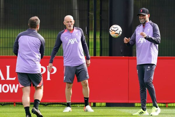 LIVERPOOL, ENGLAND - Wednesday, September 20, 2023: Liverpool manager Jurgen Klopp (R) during a training session at the AXA Training Centre ahead of the UEFA Europa League Group E match between LASK and Liverpool FC. (Pic by Andrew Yeats/Propaganda)