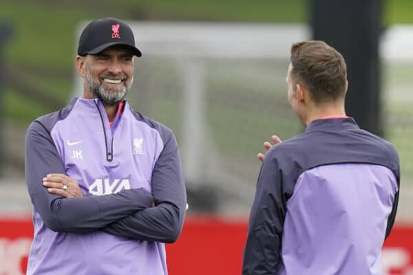 LIVERPOOL, ENGLAND - Wednesday, September 20, 2023: Liverpool manager Jurgen Klopp (L) during a training session at the AXA Training Centre ahead of the UEFA Europa League Group E match between LASK and Liverpool FC. (Pic by Andrew Yeats/Propaganda)