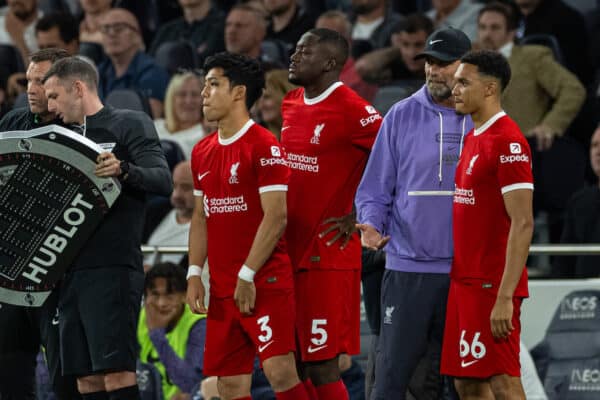 LONDON, ENGLAND - Saturday, September 30, 2023: Liverpool's manager Jürgen Klopp makes a triple substitution bringing on Wataru Endo, Ibrahima Konate and Trent Alexander-Arnold during the FA Premier League match between Tottenham Hotspur FC and Liverpool FC at the Tottenham Hotspur Stadium. (Pic by David Rawcliffe/Propaganda)