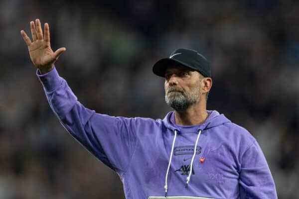 LONDON, ENGLAND - Saturday, September 30, 2023: Liverpool's manager Jürgen Klopp gestures to the travelling supporters after the FA Premier League match between Tottenham Hotspur FC and Liverpool FC at the Tottenham Hotspur Stadium. Tottenham won 2-1. (Pic by David Rawcliffe/Propaganda)