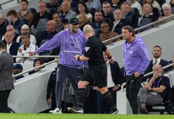LONDON, ENGLAND - Saturday, September 30, 2023: Liverpool's manager Jürgen Klopp speaks with referee Simon Hooper during the FA Premier League match between Tottenham Hotspur FC and Liverpool FC at the Tottenham Hotspur Stadium. (Pic by David Rawcliffe/Propaganda)