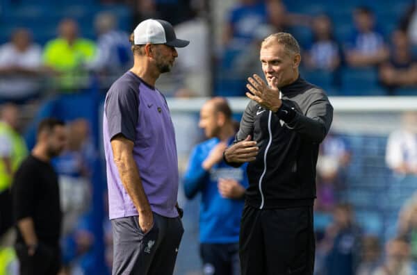 BRIGHTON & HOVE, ENGLAND - Sunday, October 8, 2023: Liverpool's manager Jürgen Klopp (L) speaks with fourth official referee Craig Pawson during the pre-match warm-up before the FA Premier League match between Brighton & Hove Albion FC and Liverpool FC at the American Express Community Stadium. (Pic by David Rawcliffe/Propaganda)