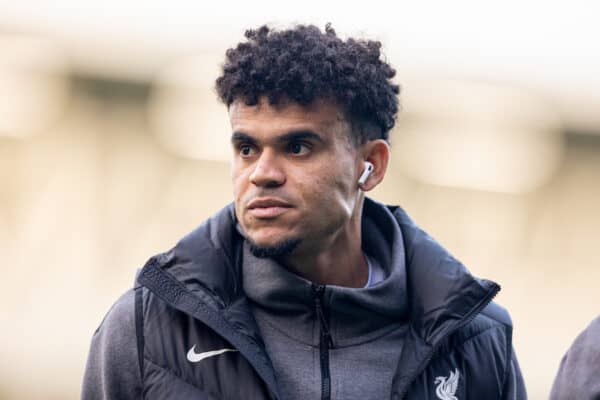 LUTON, ENGLAND - Sunday, November 5, 2023: Liverpool's Darwin Núñez on the pitch before the FA Premier League match between Luton Town FC and Liverpool FC at Kenilworth Road. (Photo by David Rawcliffe/Propaganda)