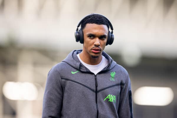 LUTON, ENGLAND - Sunday, November 5, 2023: Liverpool's Trent Alexander-Arnold on the pitch before the FA Premier League match between Luton Town FC and Liverpool FC at Kenilworth Road. (Photo by David Rawcliffe/Propaganda)