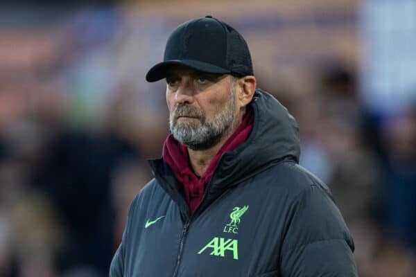 LUTON, ENGLAND - Sunday, November 5, 2023: Liverpool's manager Jürgen Klopp during the pre-match warm-up before the FA Premier League match between Luton Town FC and Liverpool FC at Kenilworth Road. (Photo by David Rawcliffe/Propaganda)