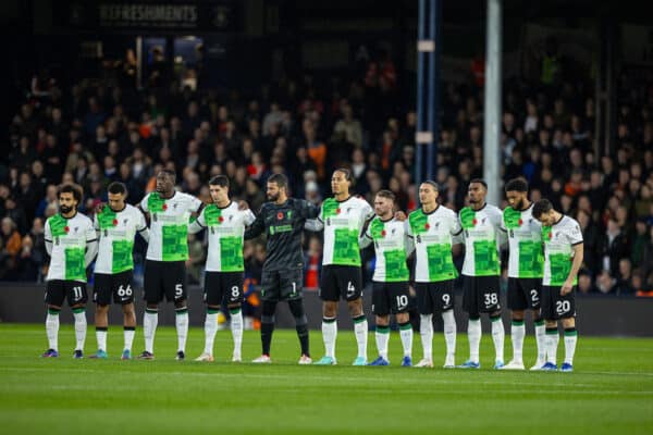 LUTON, ENGLAND - Sunday, November 5, 2023: Liverpool players stand for a moment's silence during the FA Premier League match between Luton Town FC and Liverpool FC at Kenilworth Road. (Photo by David Rawcliffe/Propaganda)