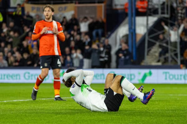 LUTON, ENGLAND - Sunday, November 5, 2023: Liverpool's Mohamed Salah reacts as Darwin Núñez misses a chance during the FA Premier League match between Luton Town FC and Liverpool FC at Kenilworth Road. (Photo by David Rawcliffe/Propaganda)