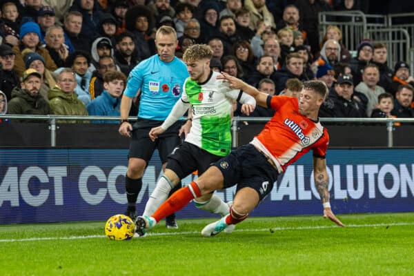 LUTON, ENGLAND - Sunday, November 5, 2023: Liverpool's Harvey Elliott (L) is challenged by Luton Town's Ross Barkley during the FA Premier League match between Luton Town FC and Liverpool FC at Kenilworth Road. (Photo by David Rawcliffe/Propaganda)