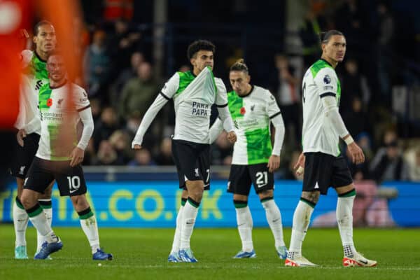 LUTON, ENGLAND - Sunday, November 5, 2023: Liverpool's Luis Díaz shows a shirt with "Papa Papa" on after scoring the equalising goal during the FA Premier League match between Luton Town FC and Liverpool FC at Kenilworth Road. (Photo by David Rawcliffe/Propaganda)