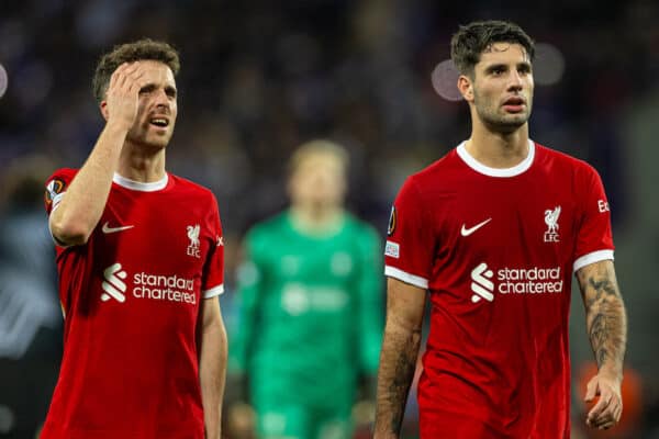 TOULOUSE, FRANCE - Thursday, November 9, 2023: Liverpool's Diogo Jota (L) and Dominik Szoboszlai (R) look dejected after the UEFA Europa League Group E match-day 4 game between Toulouse FC and Liverpool FC at the Stadium de Toulouse. (Photo by David Rawcliffe/Propaganda)